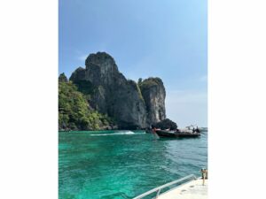 Agent ubezpieczeniowy doradzający ubezpieczenie do Tajlandii