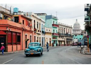 Agent z Bielska-Białej przypominający klientom o OC